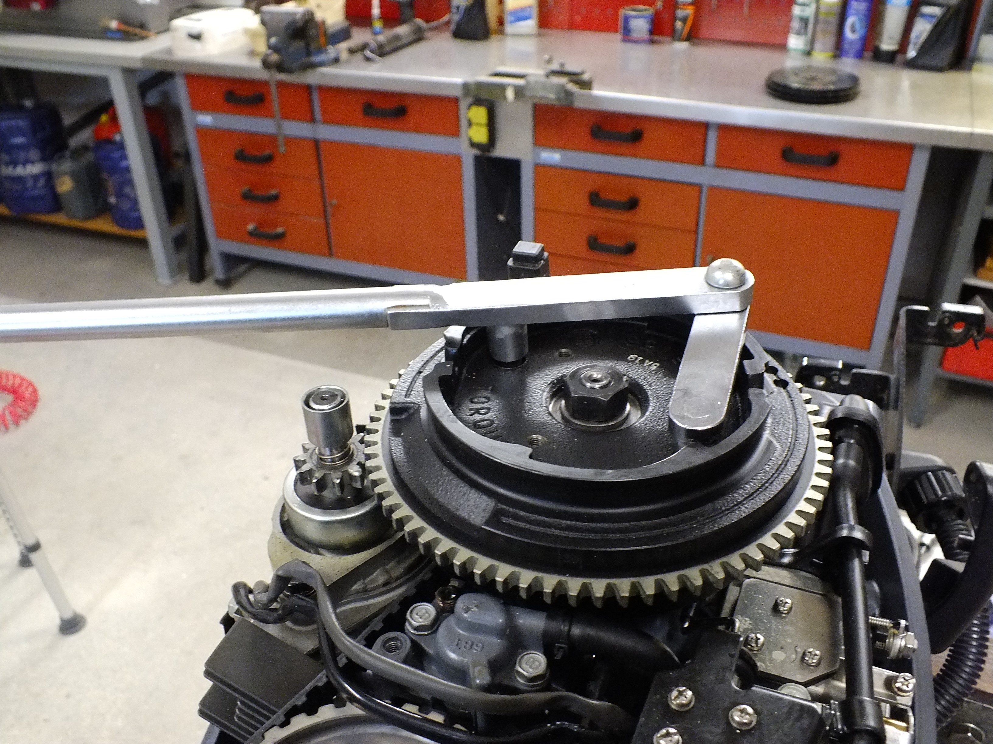 Halter für Schwungscheibe